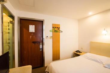 Motel Shenzhen Longgang Longcheng Square Metro Station