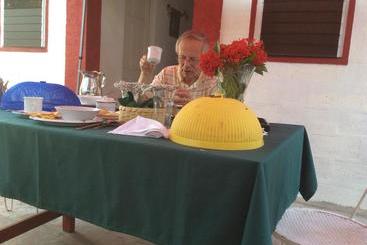 تختخواب و صبحانه Eden Villa Jacmel