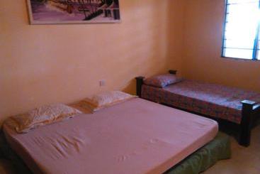 تختخواب و صبحانه Mama Njoe Lodge