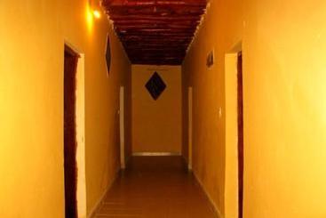 تختخواب و صبحانه Mama Njoe Lodge