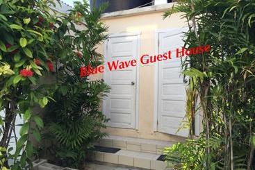 هتل Blue Wave Guest House