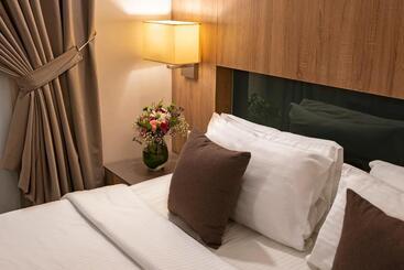 هتل Laten Suites Prince Sultan