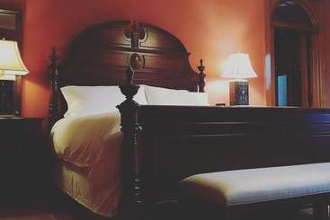 Castle La Crosse Bed And Breakfast