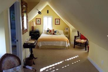 تختخواب و صبحانه My Rosegarden Guest Rooms