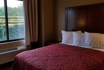 هتل Days Inn By Wyndham Brooklyn Marine Park