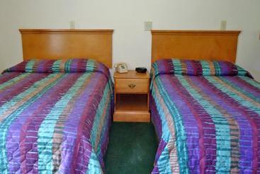مُتل Adirondack Inn