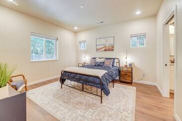 별장 Family Friendly Florence Home: 3 Mi To The Coast!