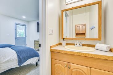 Сельский дом Waterfront Vashon Island Home, Beach Access & View