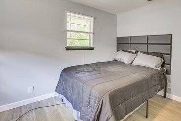 بيت ريفى Pet Friendly Brent Home W/ Spacious & Fenced Yard!