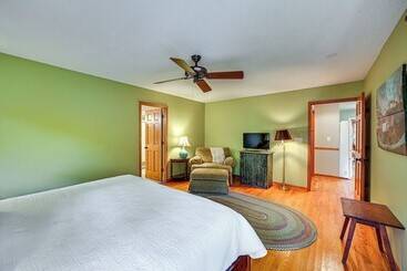 بيت ريفى Riverfront Retreat: 1 Mi To Jones Gap State Park!