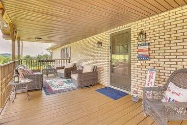 별장 Spacious Ohio Family Home On 5 Acre Property!