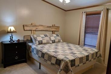 Trails End Cabins & Motel