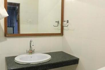 هتل Paras Residency