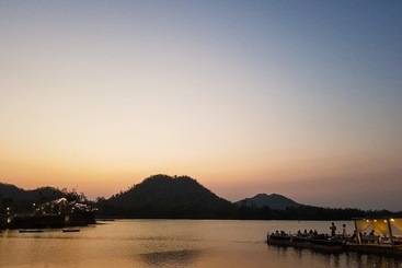 منتجع Inlaya Ratchaburi