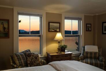 مبيت وإفطار The Lake House At Ferry Point