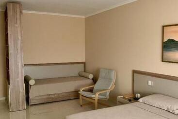 تختخواب و صبحانه Anna House