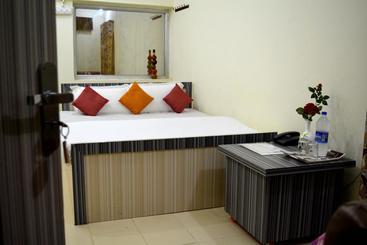 تختخواب و صبحانه Dhingra Residency