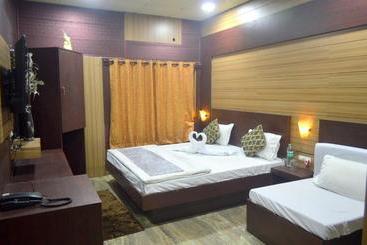 تختخواب و صبحانه Dhingra Residency