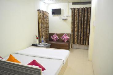 تختخواب و صبحانه Dhingra Residency