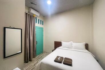 فندق Reddoorz Near Kantor Bupati Tapanuli Tengah Aek Tolang