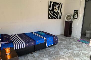 پانسیون Supershorts