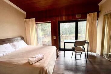 بنسيون Vihome 368  Quiet House Near Bayview Village And Subway