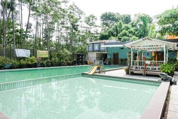 בית מלון כפרי Oyo 563 Damar Mas Resort Lereng Kelud