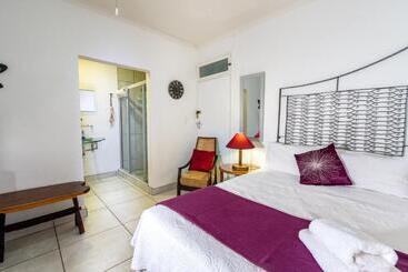 住宿加早餐  Interlude Guest House