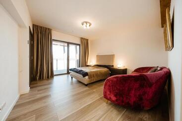 پانسیون Modern Cosy House By Lake View Colibita Resort   Vila C2