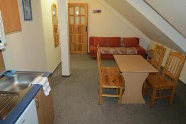 פנסיון Koula Apartments