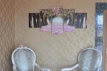 تختخواب و صبحانه Rakasta Boutique