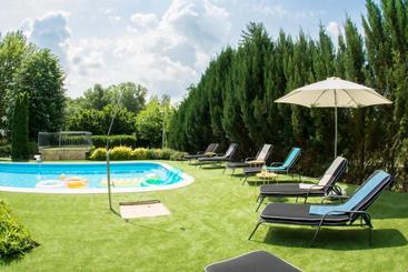 هتل Villa Oliva Boutique Rooms & Spa Zamárdi