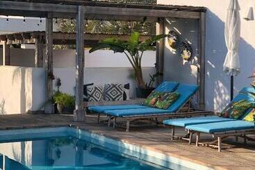 Bed and Breakfast One Thousand Waves