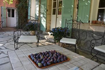 تختخواب و صبحانه Bastide Du Pin
