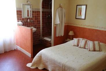 تختخواب و صبحانه Bastide Du Pin