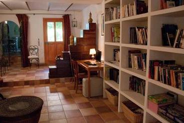 تختخواب و صبحانه Bastide Du Pin