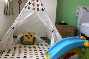 تختخواب و صبحانه Love Fun House