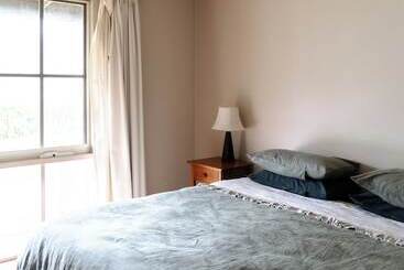 茅舍 Carrajung Estate