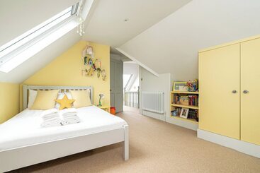 Сельский дом Chic And Colourful Family Home By Underthedoormat