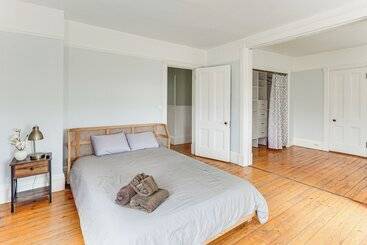 별장 Historic Newburgh Home W/ Hudson River Views!