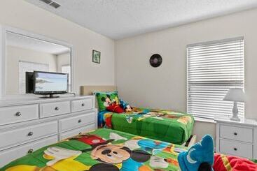کلبه Lake View Pool Home With Game Room