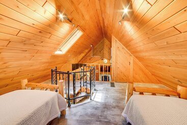 קוטג'' Pembine Cabin W/ Expansive Yard, Fire Pit & Grill!