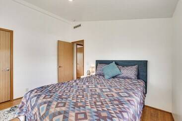 بيت ريفى Serene Home W/ On Site Pond & Decks In Chiloquin!