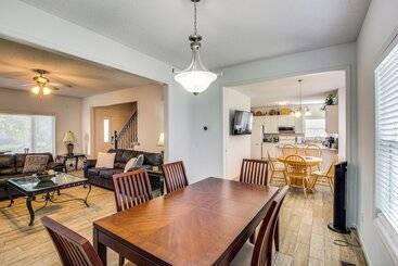 Сельский дом Spacious Olathe Home W/ Fireplace: Near Parks!
