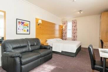 Апарт-отель Teddington Lodge