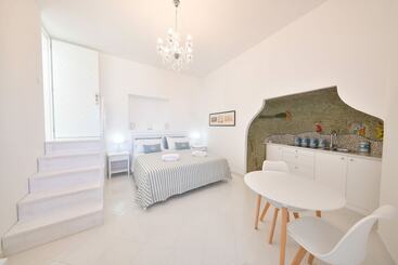 تختخواب و صبحانه King Suite Luxury Rooms