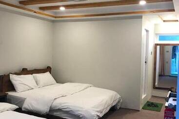 هتل The Mountain Cottage Skardu