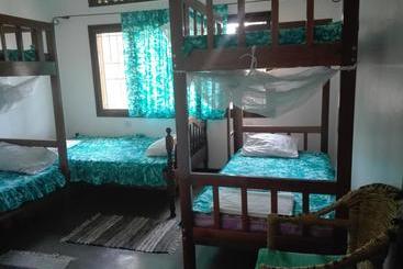 هاستل Sunbird Backpackers