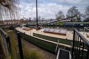 فندق Barge Waternimf