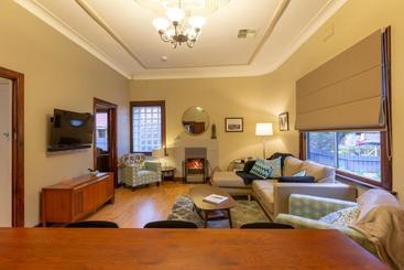 Tanunda S Magpie House